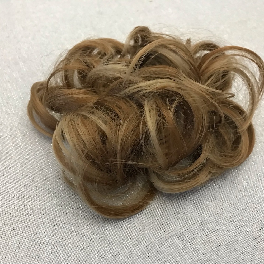 Curly Hair messy curly bun in Brown and dark Blonde